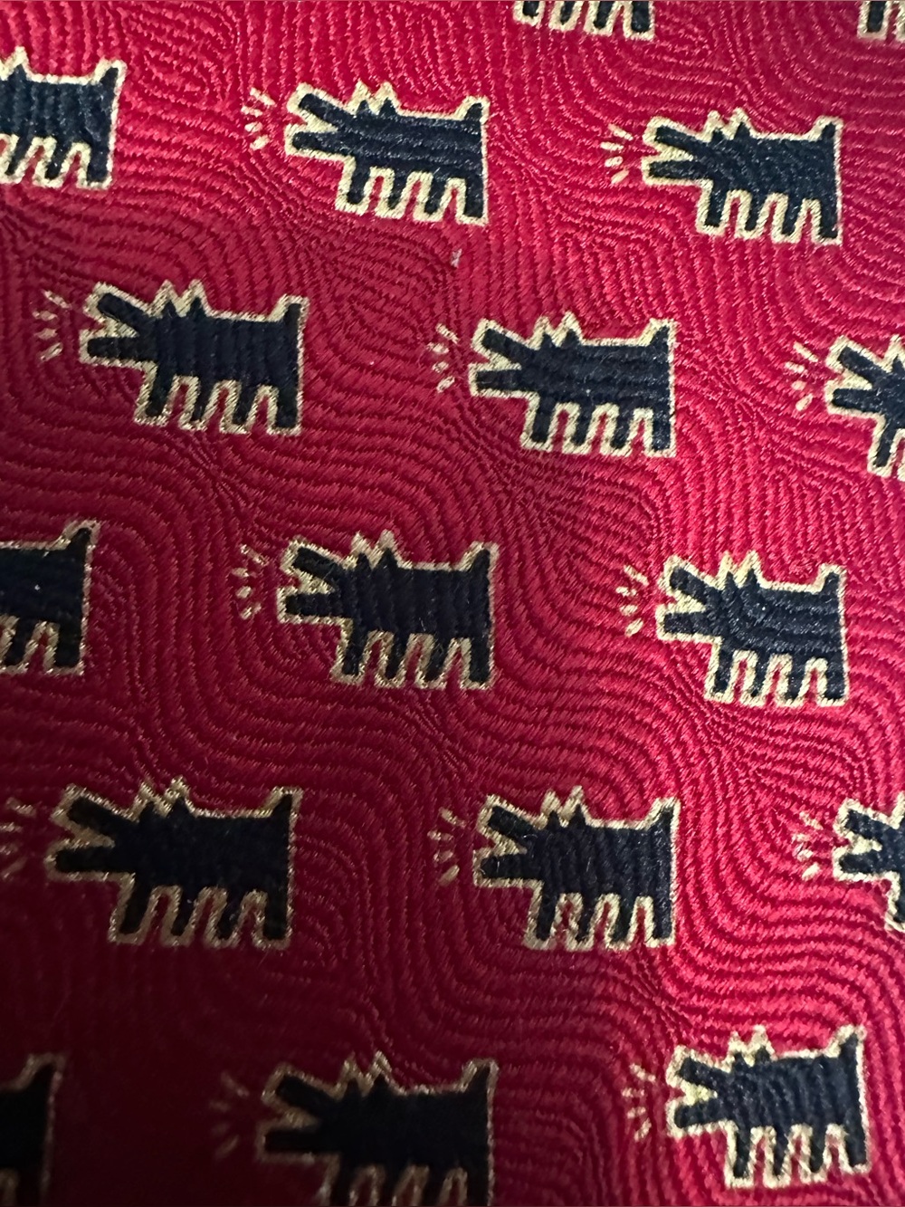 KEITH HARING RED Men's Tie with BLACK & GOLD Barking Dog Motif - Picture 4 of 5